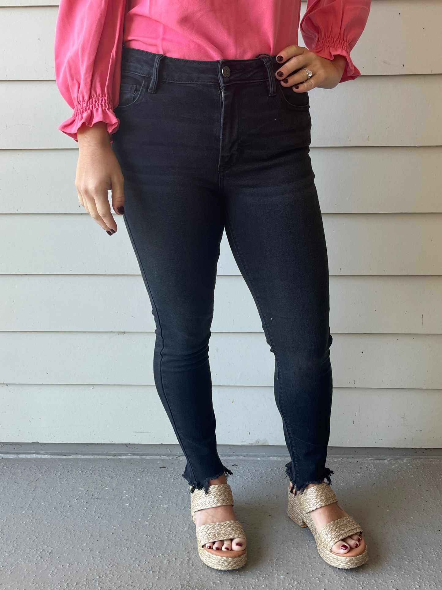 Vintage Frayed Hem Mid-Rise Jeans